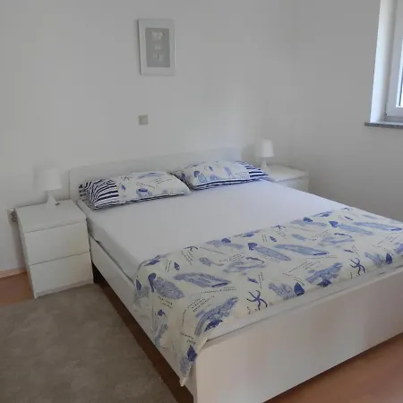 Apartament Amerena *